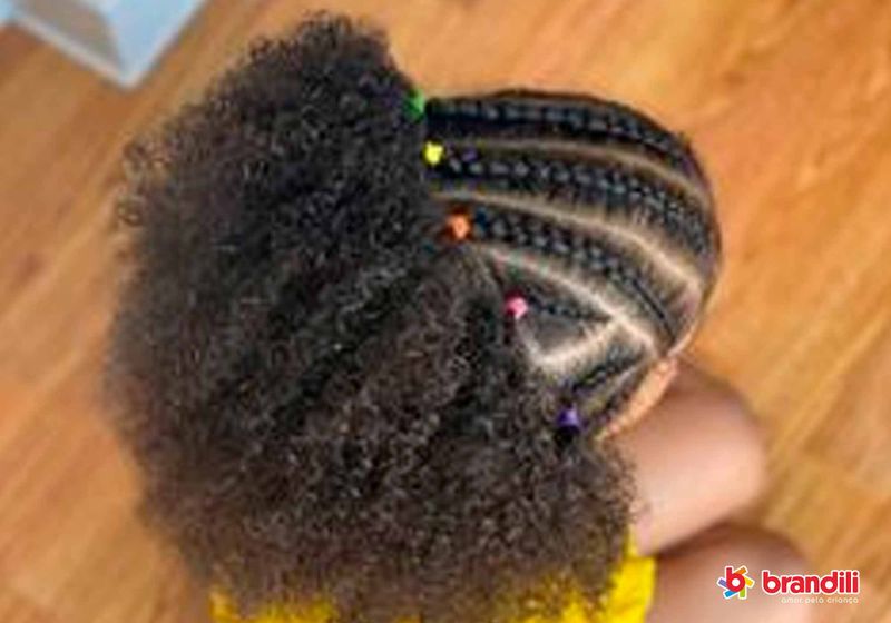 Lindos penteados infantis para cabelos crespos e cacheados