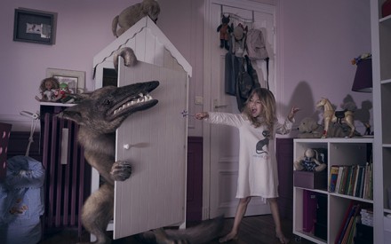 Fotos de crianças assustando monstros de Laure Fauvel