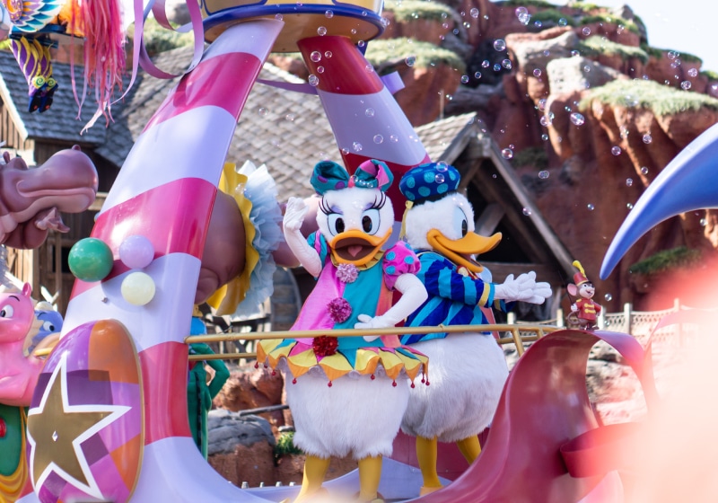  Donald e Margarida da Disney em carros do parque em Orlando estados unidos