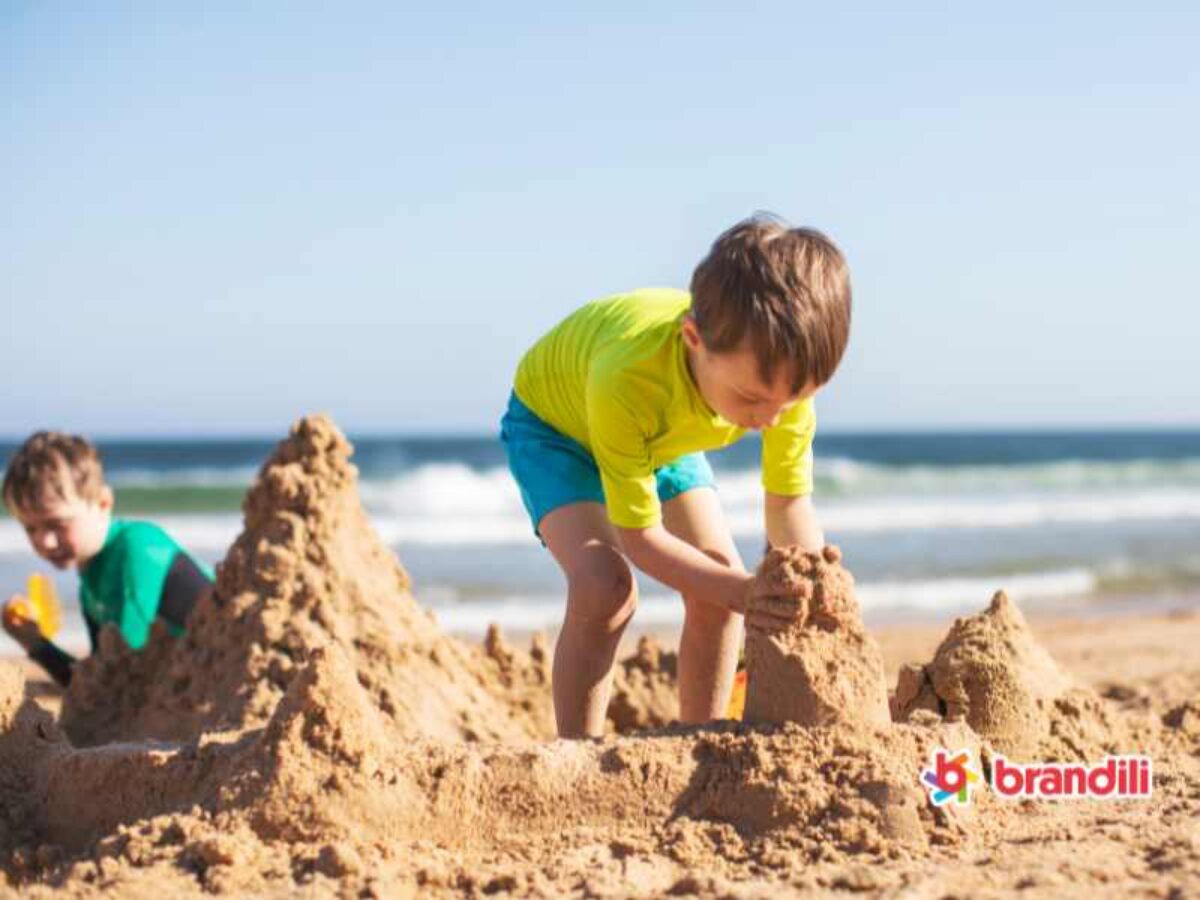 Brincadeiras para crianças na praia: veja 5 ideias - Blog da Alice