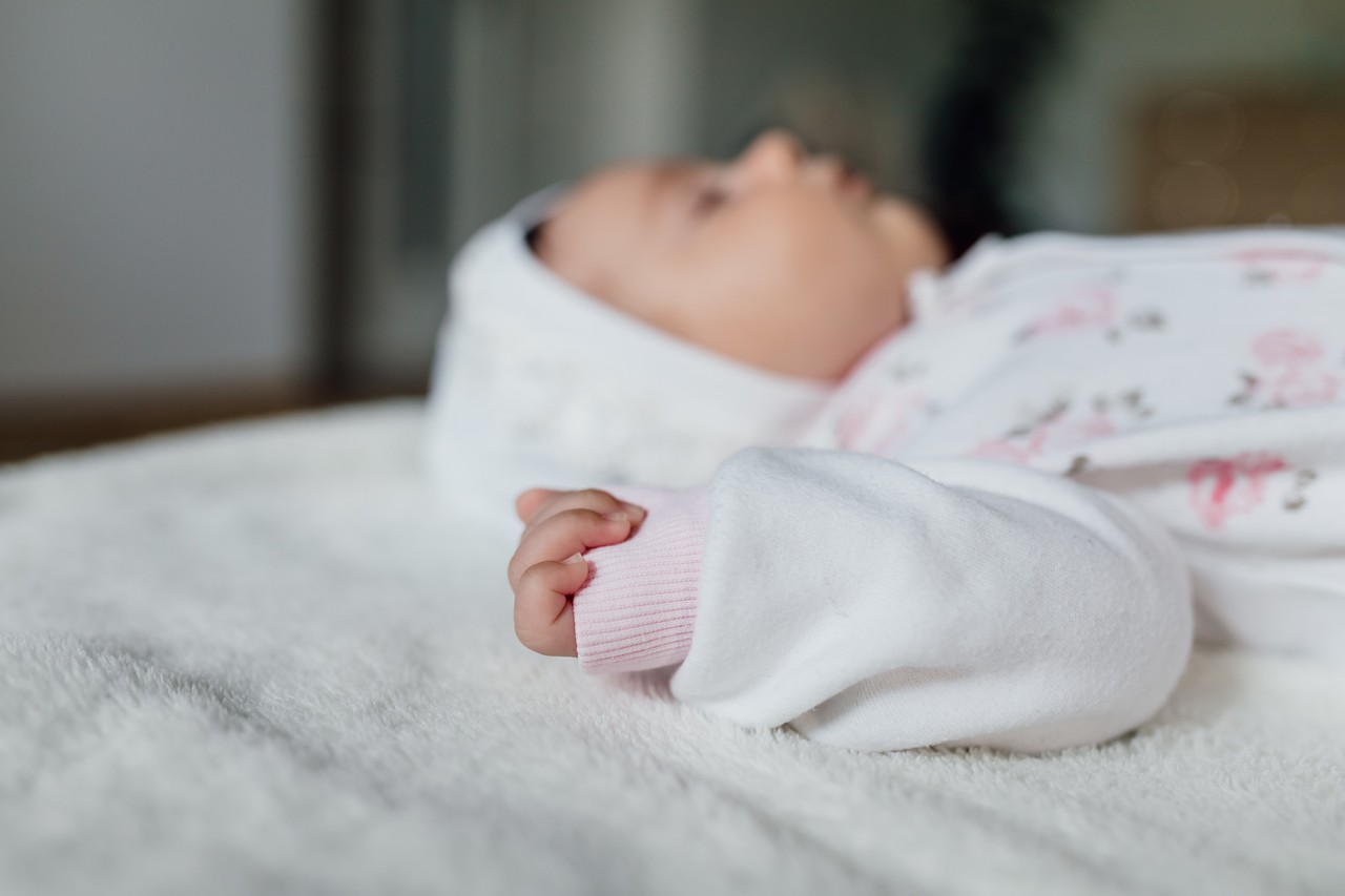 bebê com roupa adequada para temperatura entre 19º e 20º