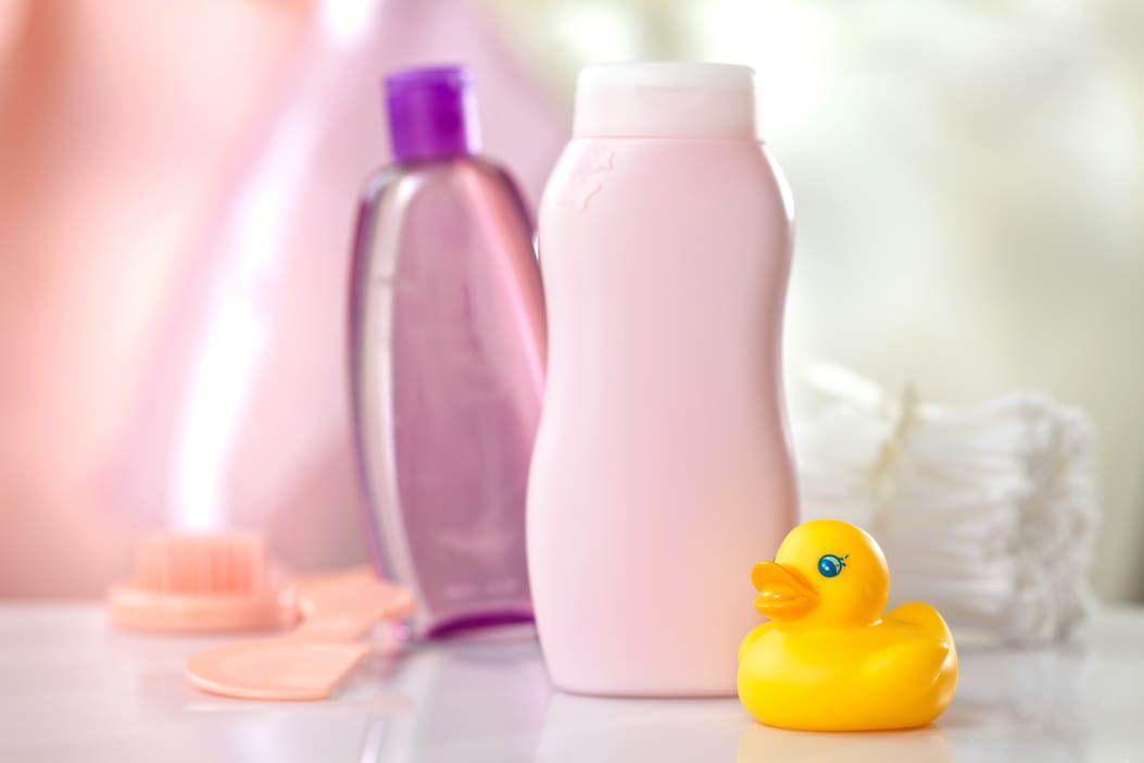shampoo e outros produtos de bebê