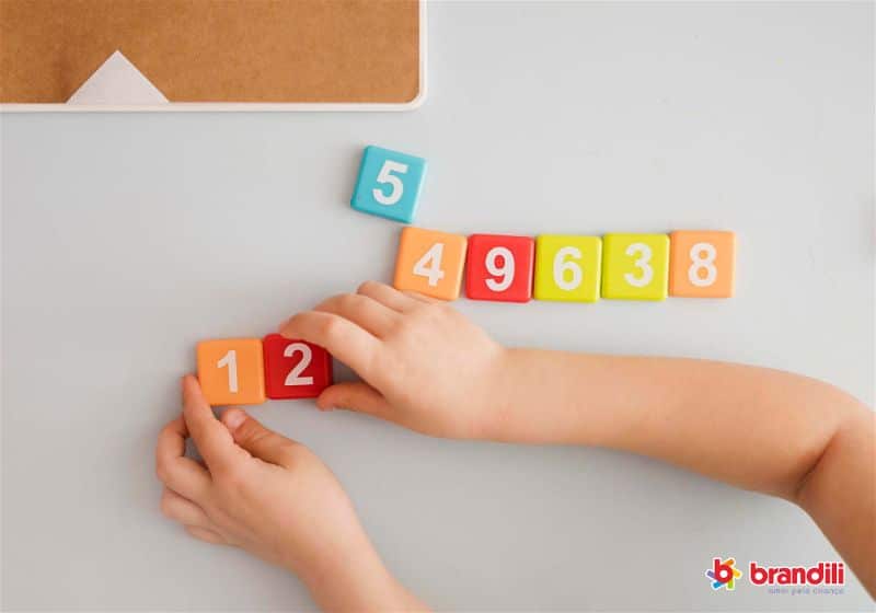blocos de números coloridos