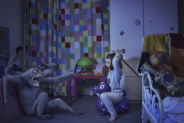 Fotos de crianças assustando monstros de Laure Fauvel