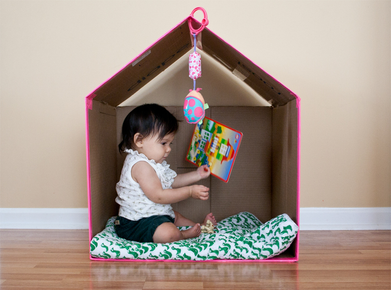 Pensando fora da caixa: 10 ideias de brinquedos para fazer com papelão
