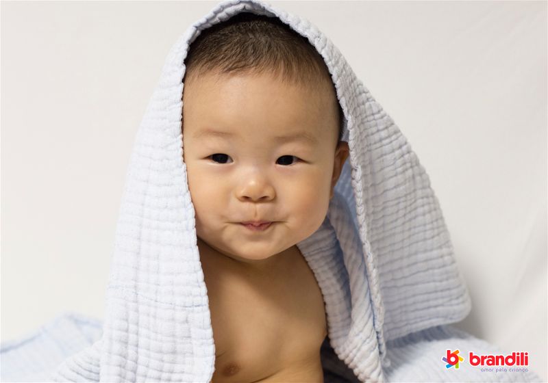 bebê na toalha