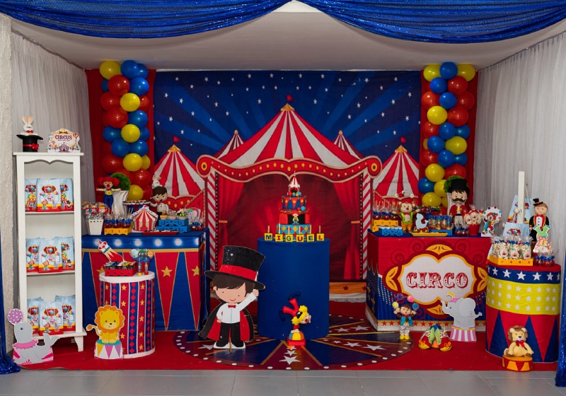 imagem de uma Festa de 1 ano com temática de circo