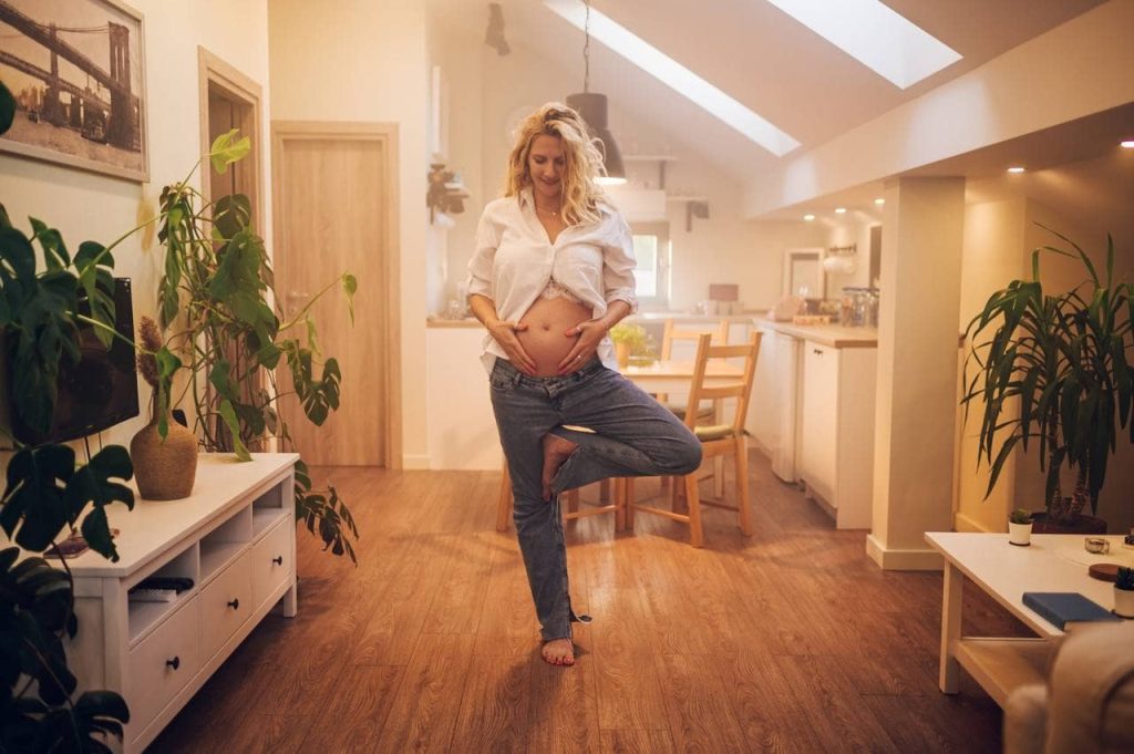 grávida na quinta semana de gravidez faz ioga