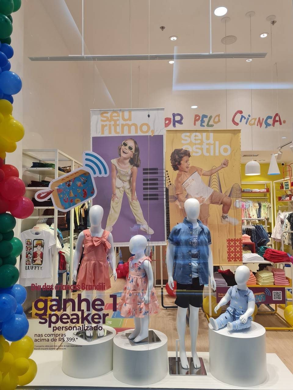 vitrine de loja infantil