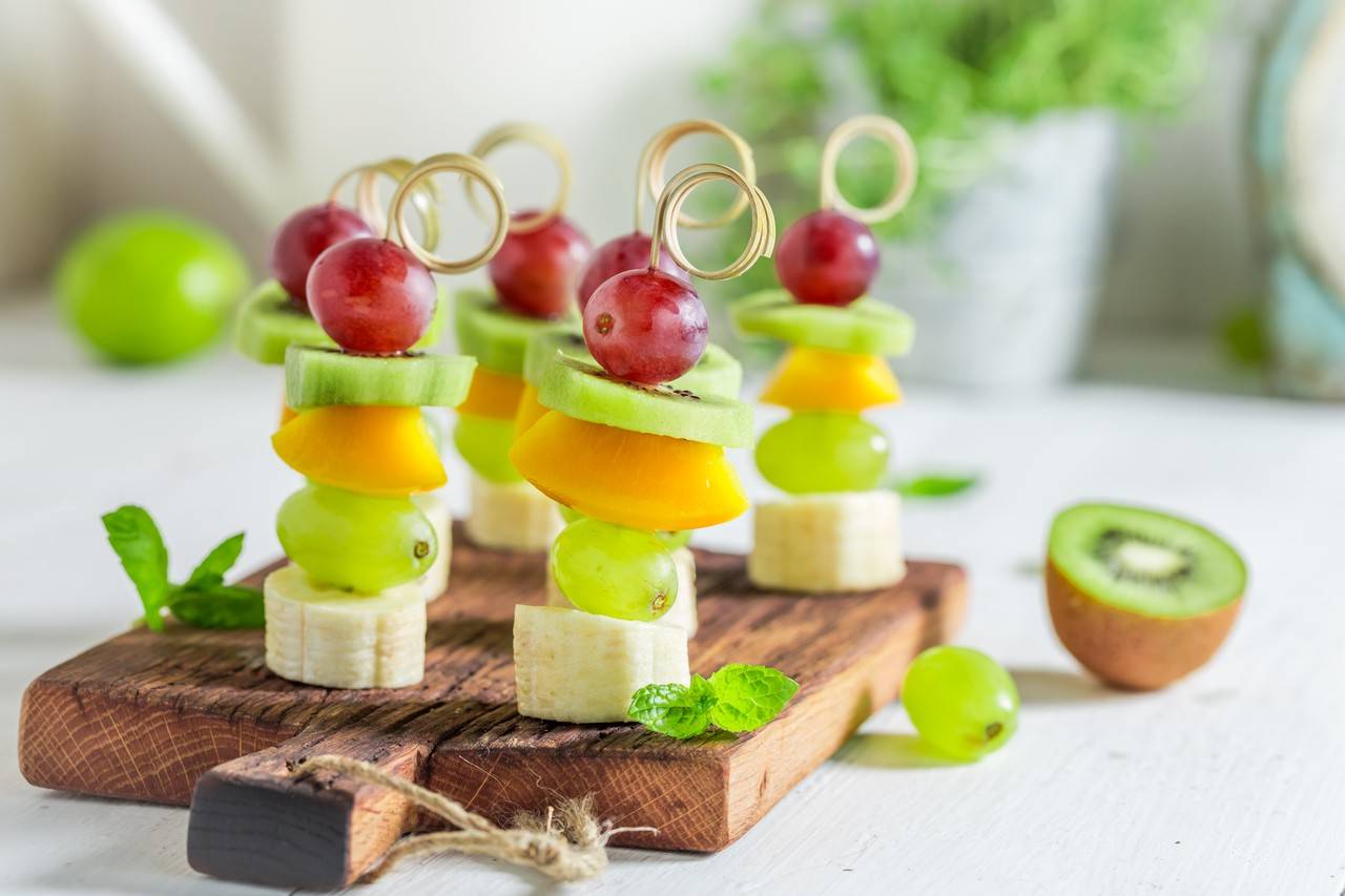 lanchinhos para servir em uma festa na piscina